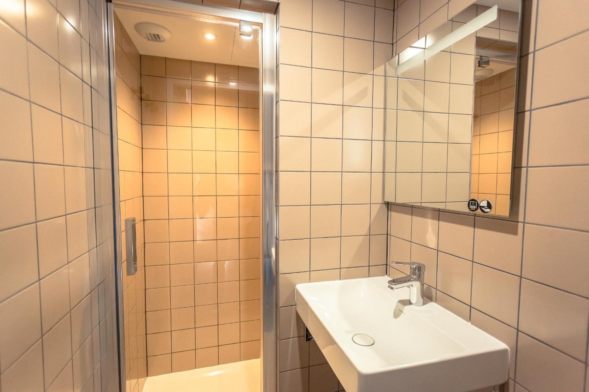 Jost Hostel Le Havre Centre Gare Buitenkant foto